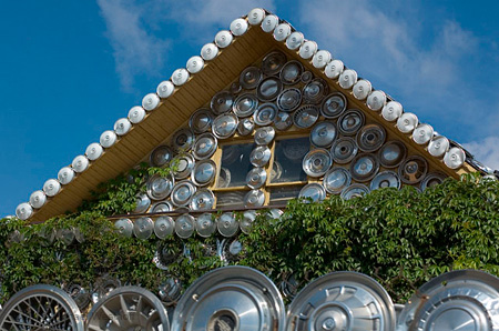 02 Hubcap House